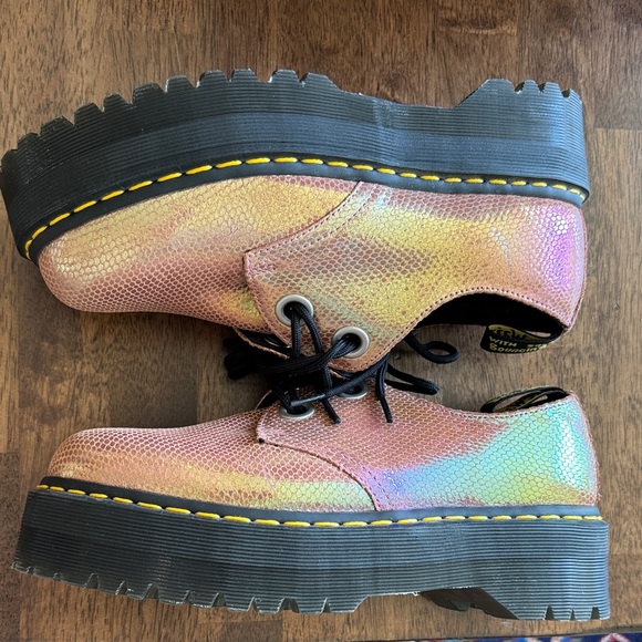 Dr. Martens Holly Pink
Iridescent Leather Platform women’s 9 uk 7 unicorn euc - Picture 2 of 5